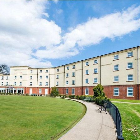 Premier Inn Stoke - Trentham Gardens Экстерьер фото