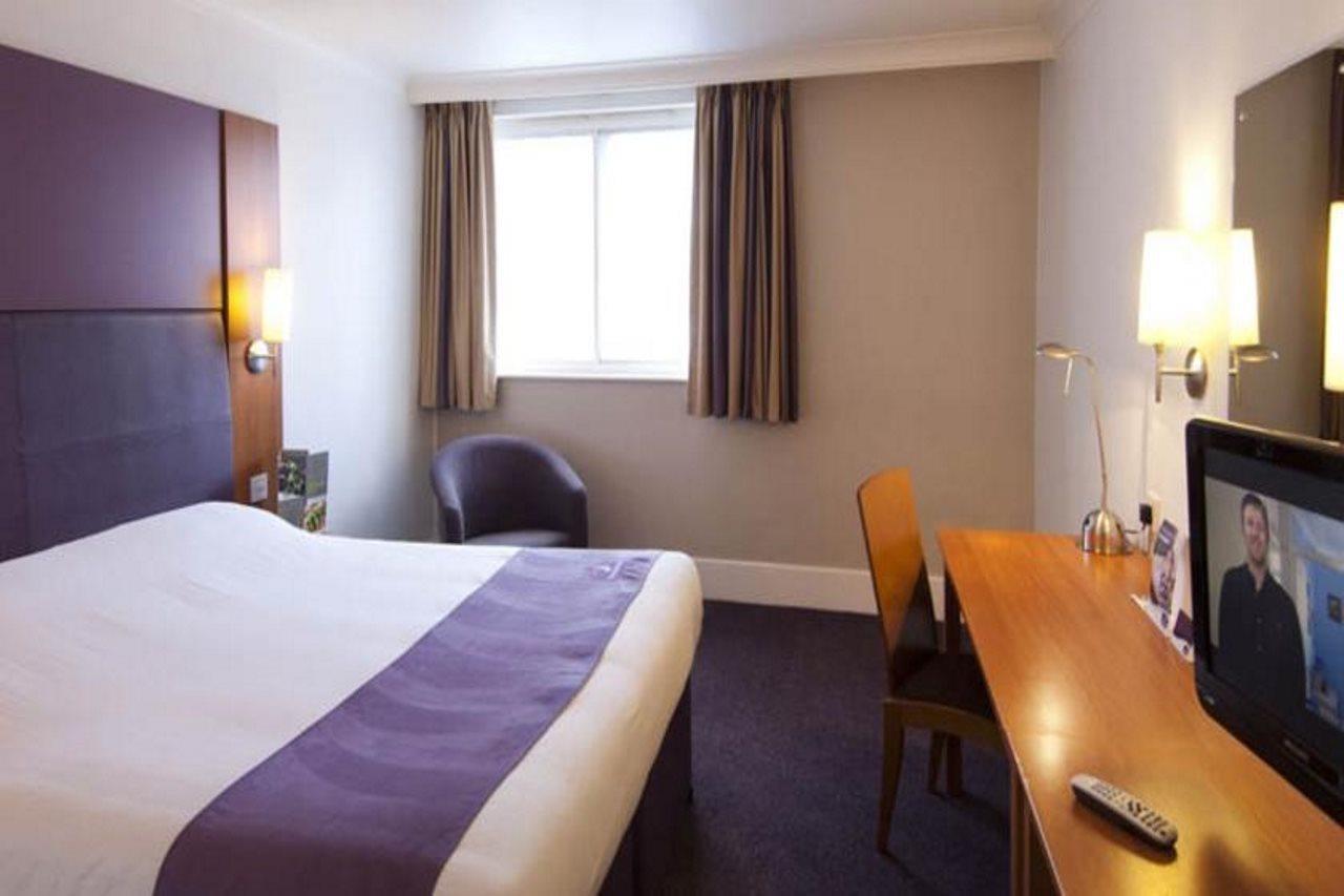 Premier Inn Stoke - Trentham Gardens Экстерьер фото
