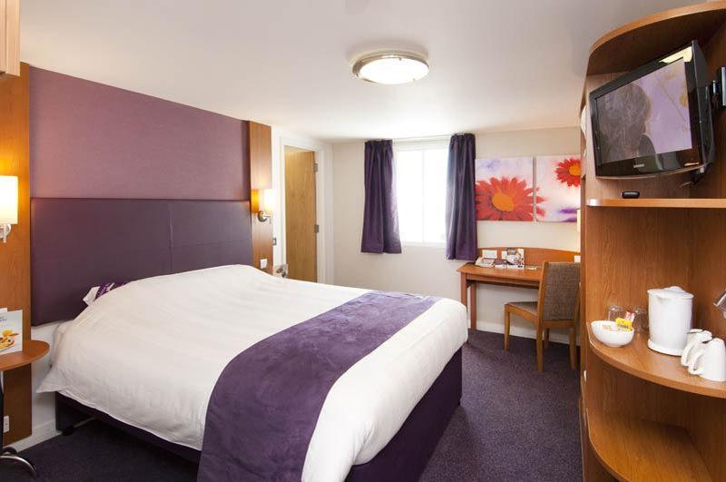Premier Inn Stoke - Trentham Gardens Экстерьер фото